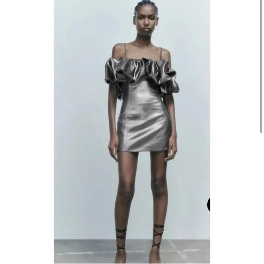 New Zara metallic silver off the shoulder ruffle mini avant-garde dress XS